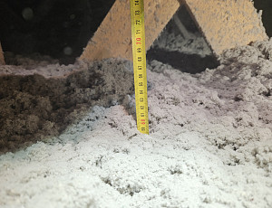 Zateplení stropu rodinného domu pomocí foukané izolace